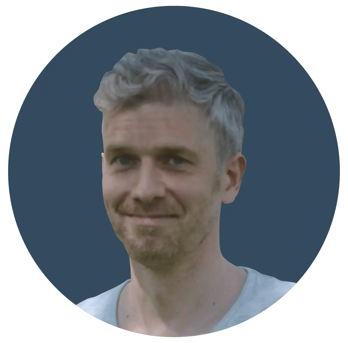 22Q4_Headshot-Tom-Van-Laerhoven_Blue